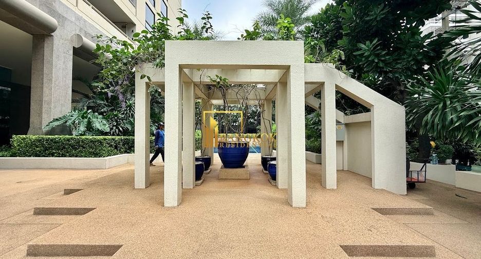 For rent 3 bedrooms condo in Pathum Wan, Bangkok