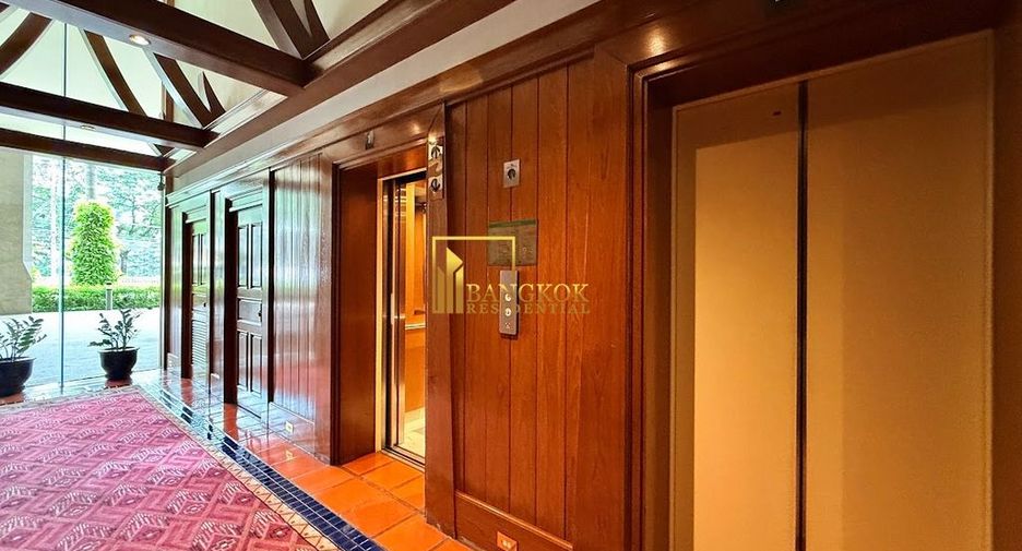 For rent 3 bedrooms condo in Pathum Wan, Bangkok