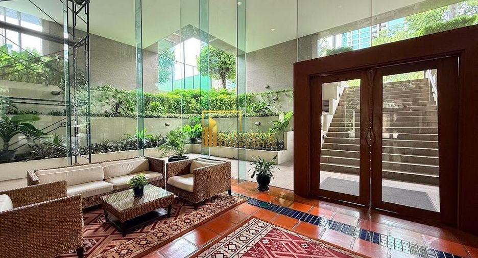 For rent 3 bedrooms condo in Pathum Wan, Bangkok