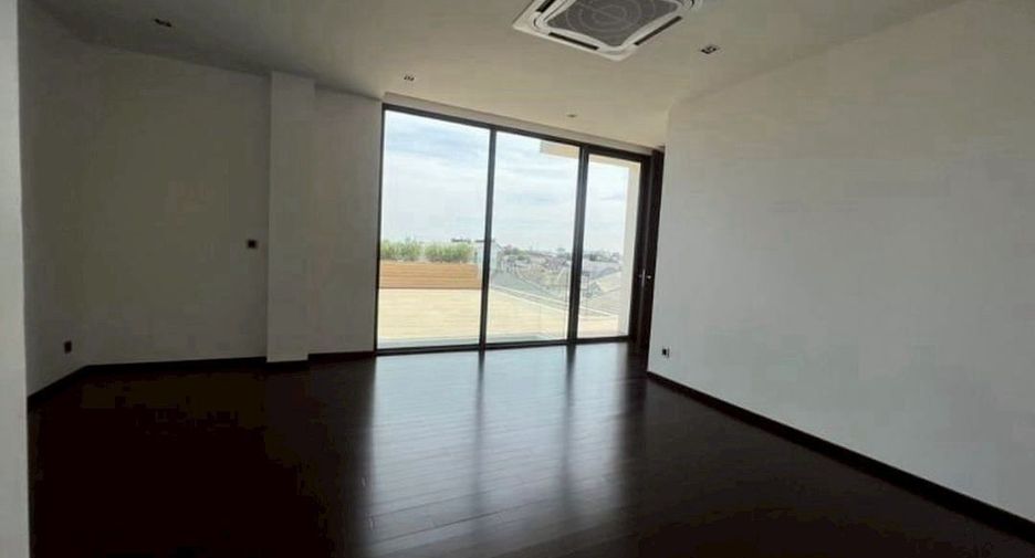 Casa en venta de 4 habitaciones en Bueng Kum, Bangkok