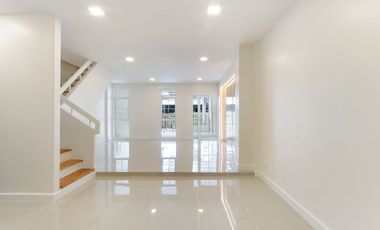 À vendre 3 chambres maison de ville à Mueang Nonthaburi, Nonthaburi