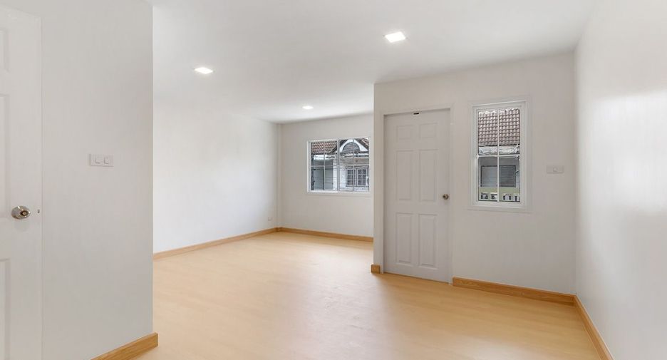 À vendre 3 chambres maison de ville à Mueang Nonthaburi, Nonthaburi