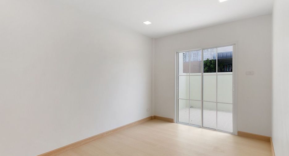 À vendre 3 chambres maison de ville à Mueang Nonthaburi, Nonthaburi
