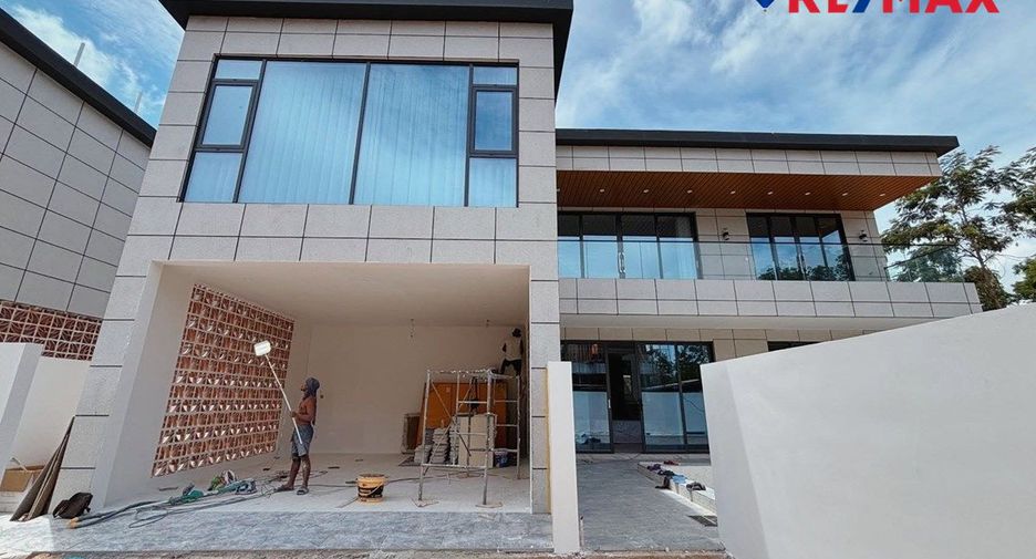 For sale 4 ベッドルーム house in Bang Lamung, Chonburi