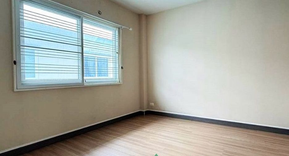 For sale 3 bedrooms townhouse in Don Mueang, Bangkok