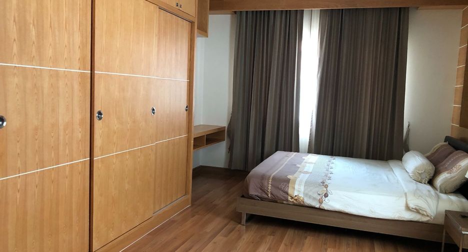 For sale 3 bedrooms house in Si Racha, Chonburi