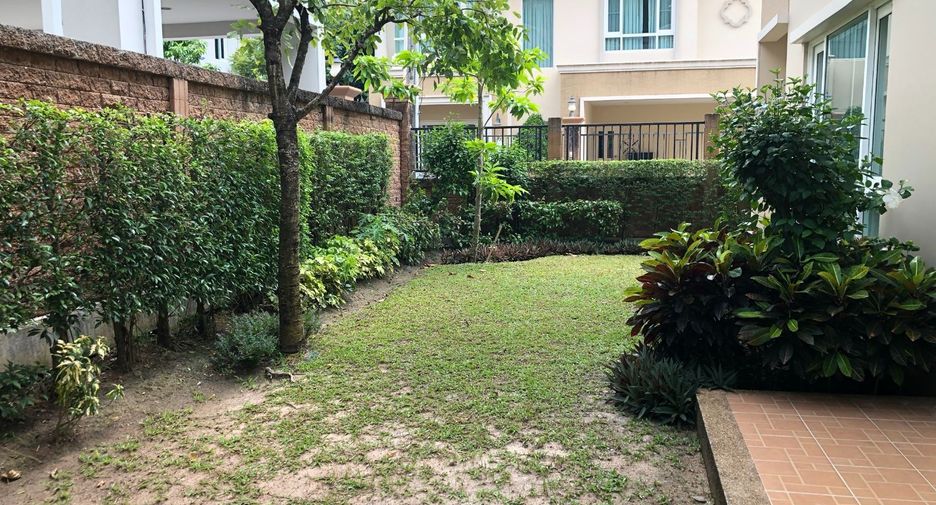 For sale 3 bedrooms house in Si Racha, Chonburi