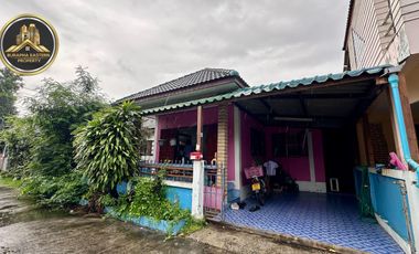 Casa adosada en venta de 2 habitaciones en Si Racha, Chonburi