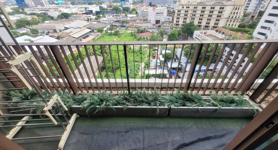 Wohnung zur Miete und zum Kauf mit 3 Zimmer in Khlong Toei, Bangkok