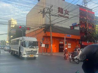For sale and for rent 8 bedrooms retail Space in Watthana, Bangkok