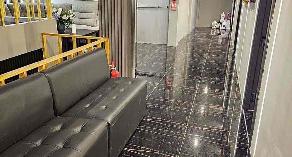 For sale and for rent 8 bedrooms retail Space in Watthana, Bangkok