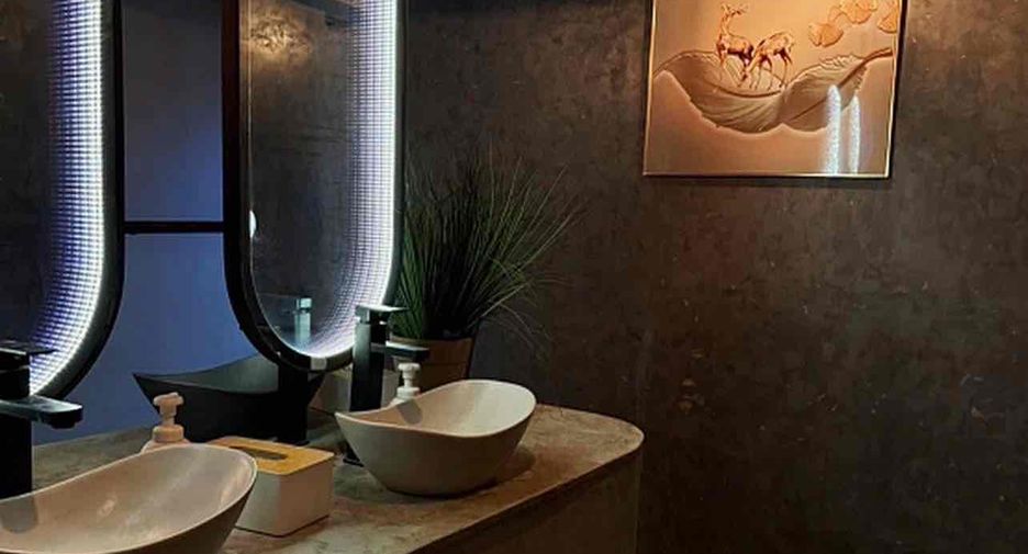 For sale and for rent 8 bedrooms retail Space in Watthana, Bangkok