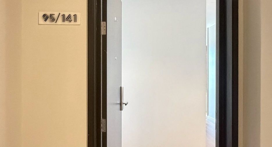 For rent 2 bedrooms condo in Pathum Wan, Bangkok