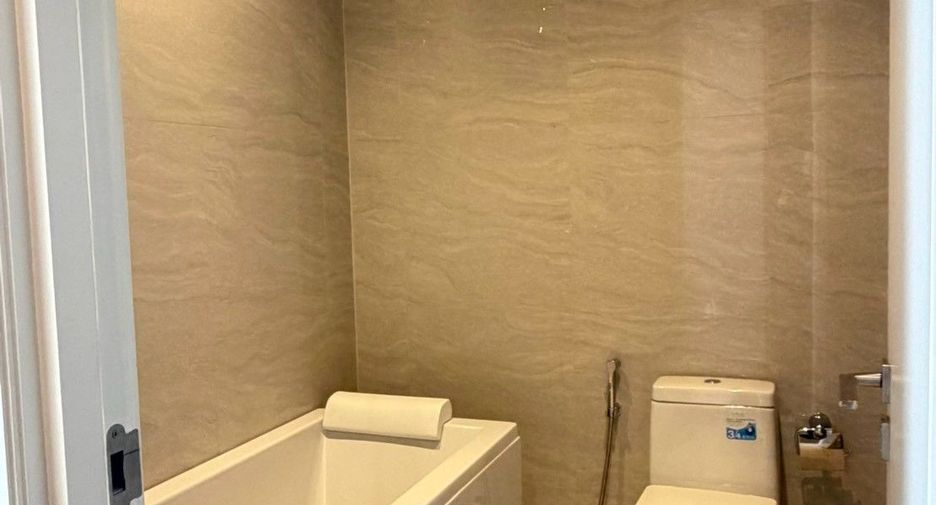 For rent 2 bedrooms condo in Pathum Wan, Bangkok