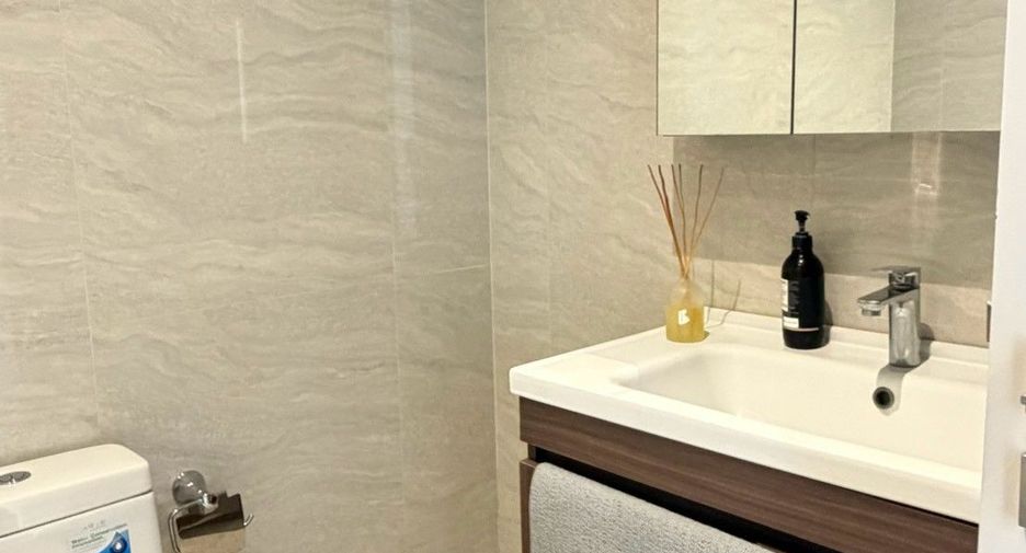 For rent 2 bedrooms condo in Pathum Wan, Bangkok