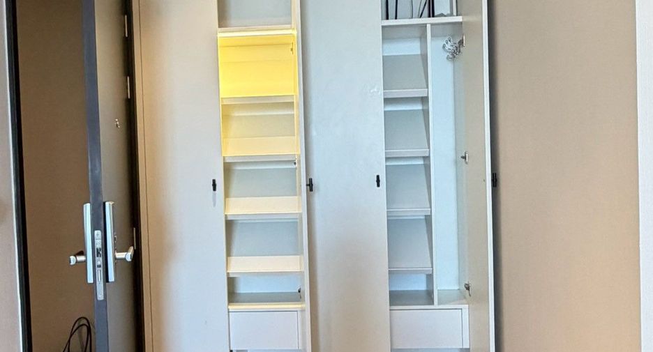 For rent 2 bedrooms condo in Pathum Wan, Bangkok