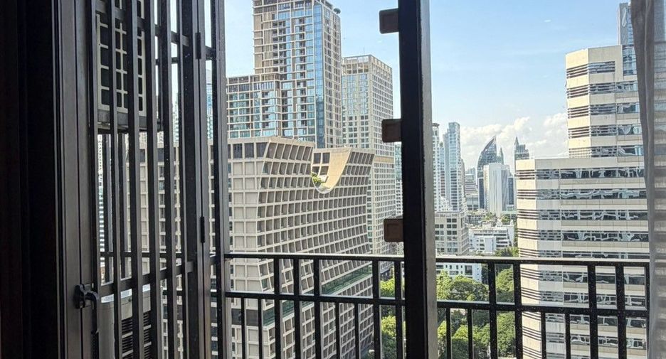 For rent 2 bedrooms condo in Pathum Wan, Bangkok