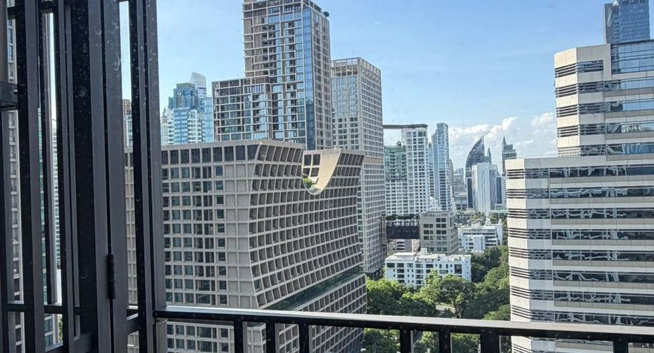 For rent 2 bedrooms condo in Pathum Wan, Bangkok