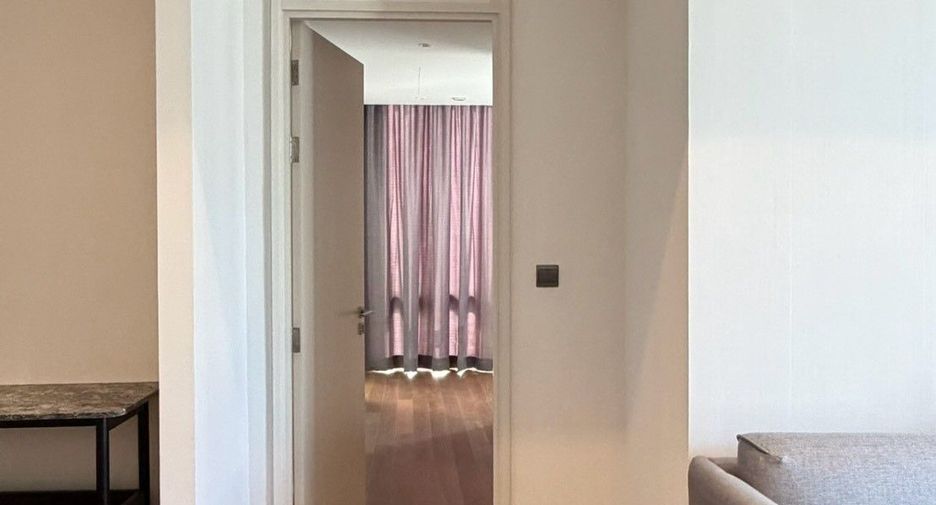 For rent 2 bedrooms condo in Pathum Wan, Bangkok