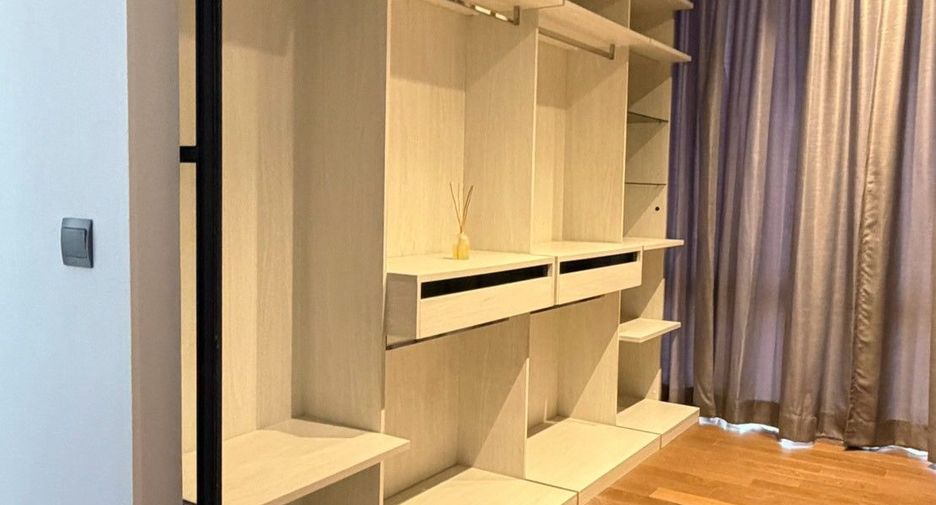 For rent 2 bedrooms condo in Pathum Wan, Bangkok