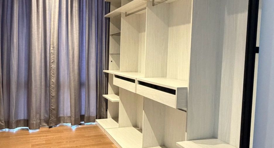 For rent 2 bedrooms condo in Pathum Wan, Bangkok