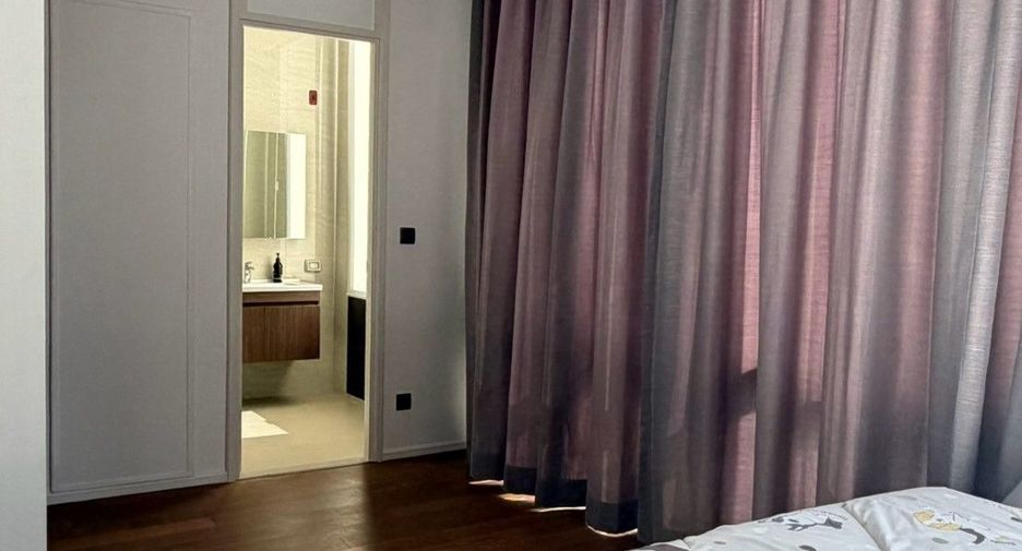 For rent 2 bedrooms condo in Pathum Wan, Bangkok