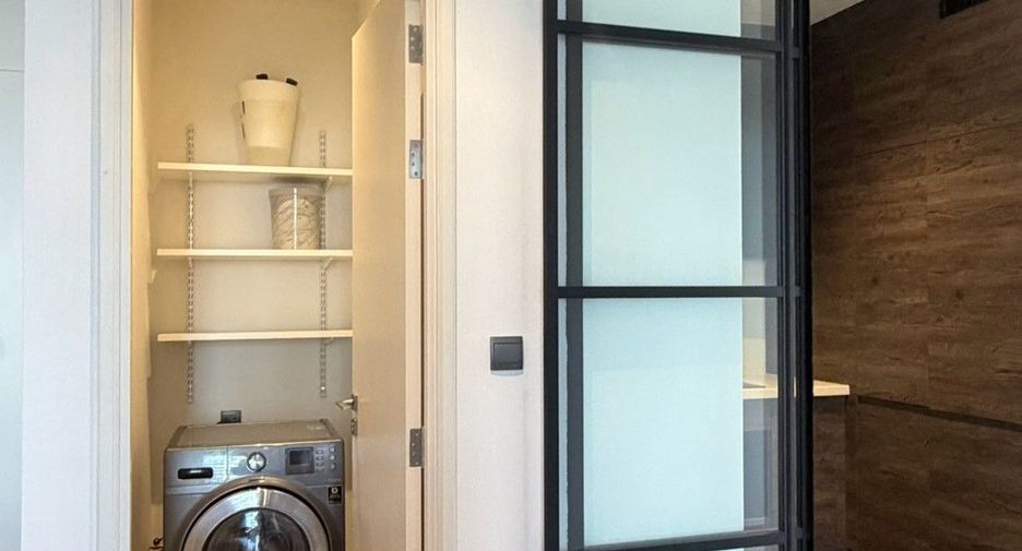 For rent 2 bedrooms condo in Pathum Wan, Bangkok