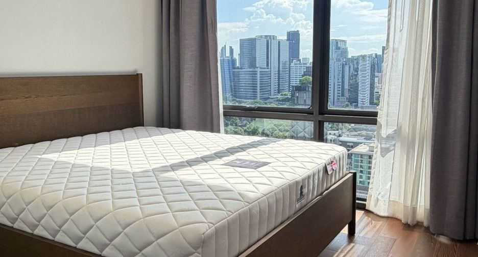 For rent 2 bedrooms condo in Pathum Wan, Bangkok