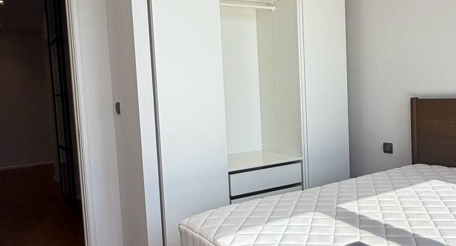 For rent 2 bedrooms condo in Pathum Wan, Bangkok