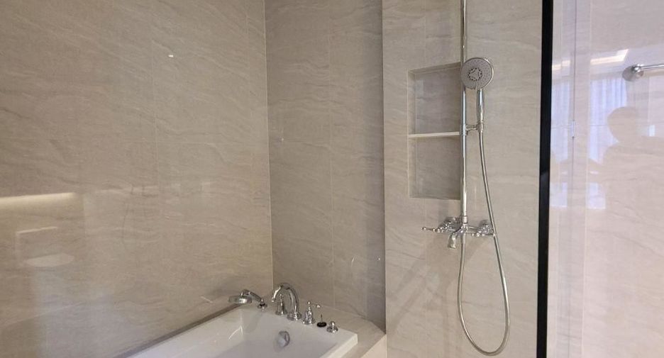 For rent 1 bed condo in Pathum Wan, Bangkok