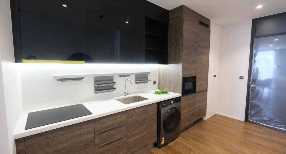 For rent 2 bedrooms condo in Pathum Wan, Bangkok