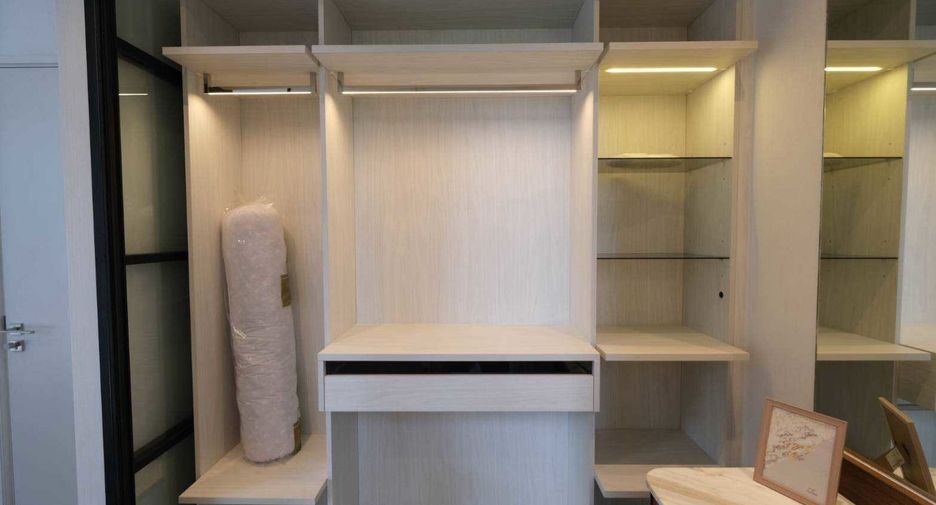 For rent 2 bedrooms condo in Pathum Wan, Bangkok