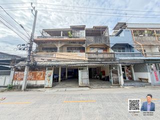 For sale 3 bedrooms retail Space in Watthana, Bangkok