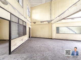 For sale 3 bedrooms retail Space in Watthana, Bangkok