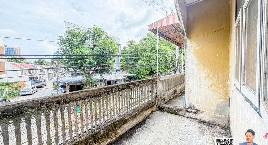 For sale 3 bedrooms retail Space in Watthana, Bangkok