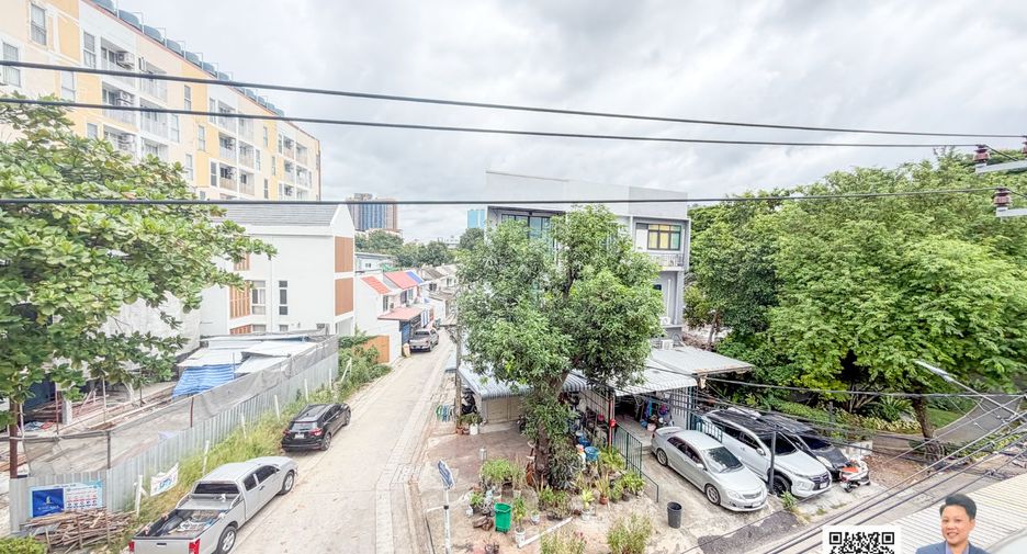For sale 3 bedrooms retail Space in Watthana, Bangkok