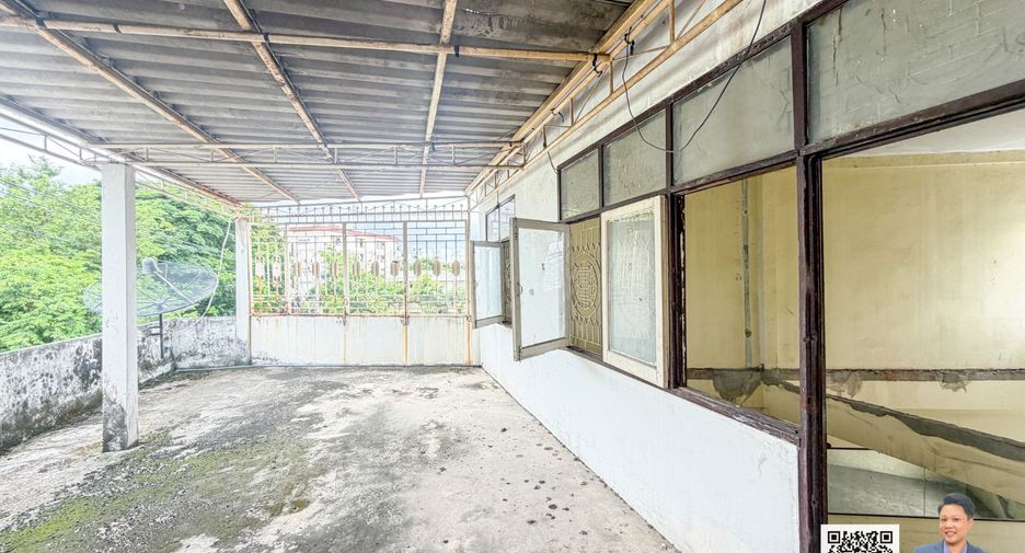 For sale 3 bedrooms retail Space in Watthana, Bangkok