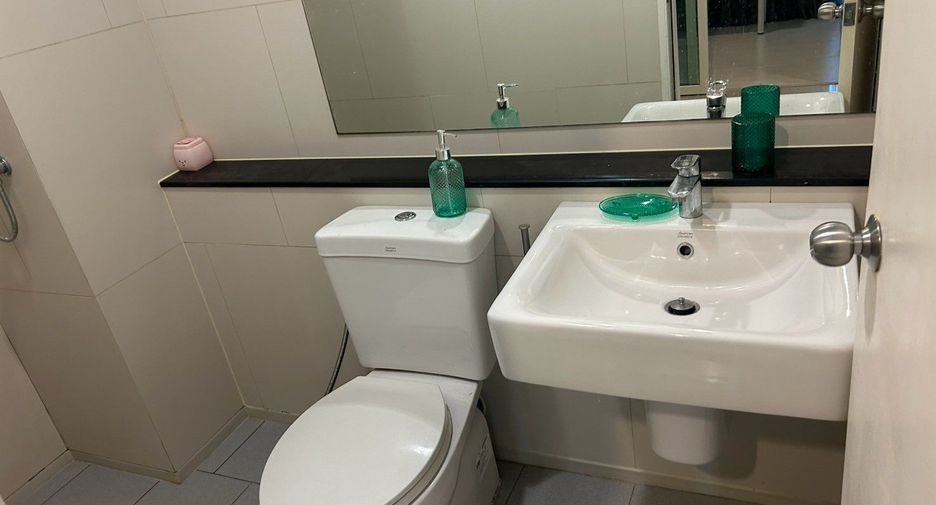 For sale 2 bedrooms condo in Mueang Samut Prakan, Samut Prakan