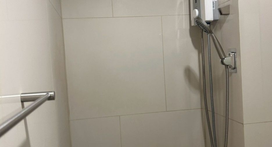 For sale 2 bedrooms condo in Mueang Samut Prakan, Samut Prakan