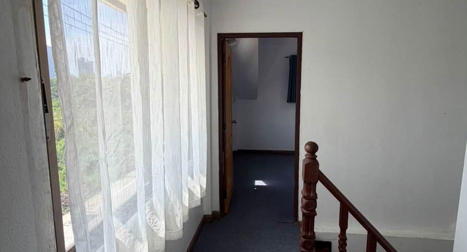 For rent 4 bedrooms townhouse in Jomtien, Pattaya