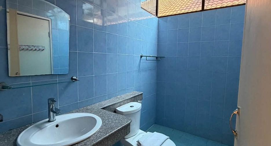 For rent 4 bedrooms townhouse in Jomtien, Pattaya