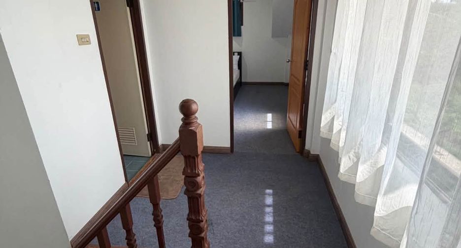For rent 4 bedrooms townhouse in Jomtien, Pattaya