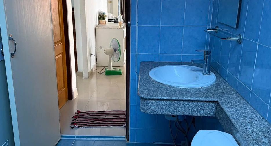For rent 4 bedrooms townhouse in Jomtien, Pattaya