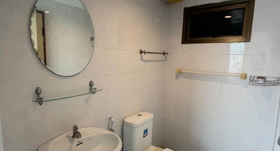 For rent 4 bedrooms townhouse in Jomtien, Pattaya