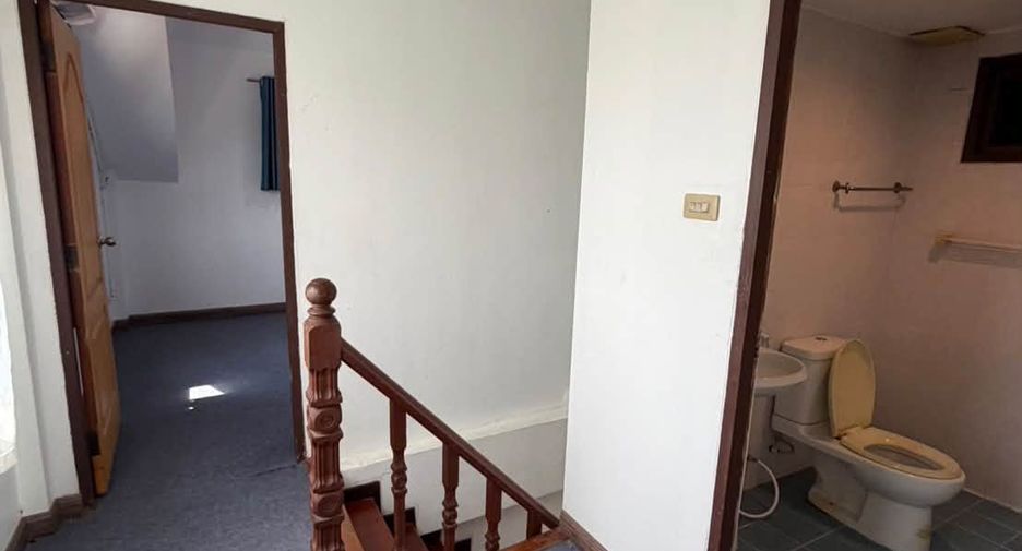 For rent 4 bedrooms townhouse in Jomtien, Pattaya