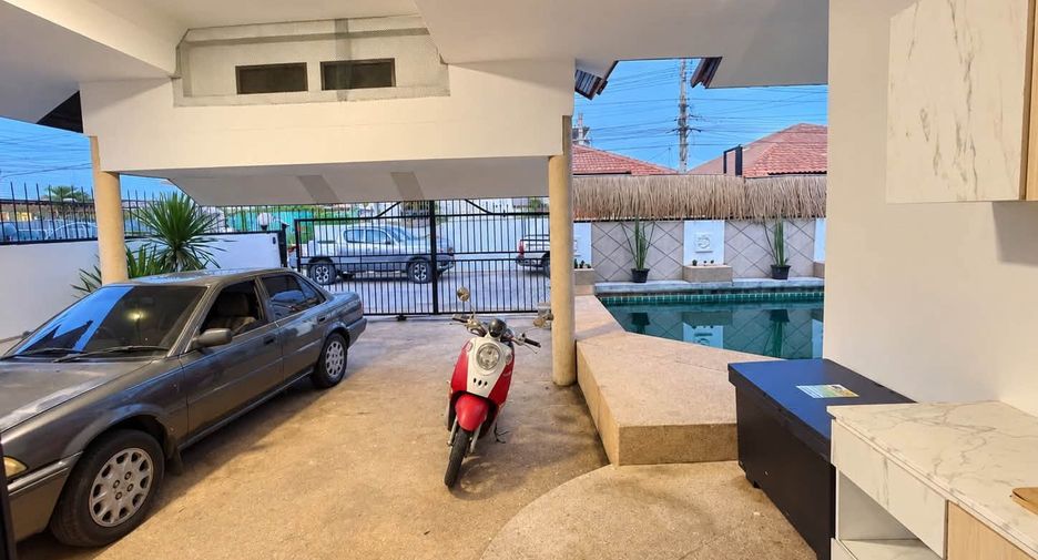 For rent 4 bedrooms townhouse in Jomtien, Pattaya