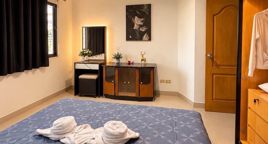 For rent 4 bedrooms townhouse in Jomtien, Pattaya