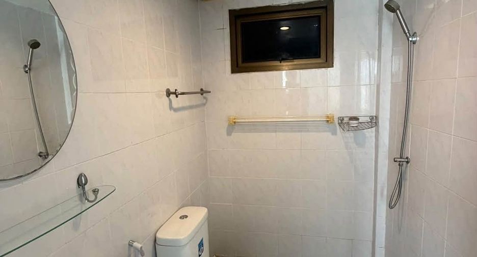 For rent 4 bedrooms townhouse in Jomtien, Pattaya