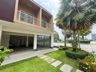Local comercial en alquiler de 2 habitaciones en Bang Lamung, Chonburi
