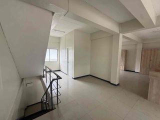 Local comercial en alquiler de 2 habitaciones en Bang Lamung, Chonburi